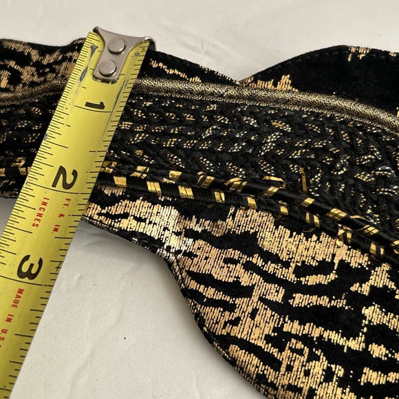 Lisandro Sarasola designer dress  belt metallic gold on black
Hook closure - Picture 6 of 10